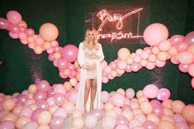 Since 2007, she has starred with her family in the reality television series keeping up with the kardashians. Khloe Kardashian Was Reportedly Horribly Conflicted When Choosing Thompson Or Kardashian As True S Last Name Khloe Kardashian Baby Shower Kardashian Birthdays Khloe Kardashian