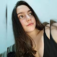 Eloisa Farias's Instagram, Twitter & Facebook