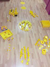Color Amarillo Bebes De 1 Ano Sala De Juegos Para Ninos Actividades Escolares