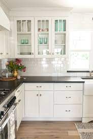 Scrub the countertops with a sponge. Awesome Kitchen Designs With White Cabinets And Granite Countertops The Most Stylish As Well As Lovely Kitchen Des Ide Dapur Renovasi Dapur Kecil Dapur Mewah