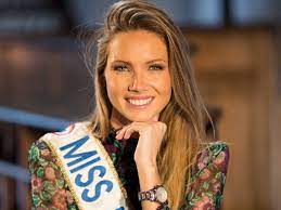 C'est en tout cas ce qu'elle affirme depuis ses premières interviews. 2021 Amandine Petit Sexy Miss France 2021 Dares A Hot Leather Dress Current Woman The Mag