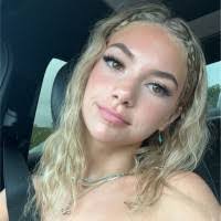 Andrea Heitz's Instagram, Twitter & Facebook