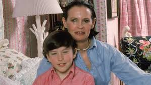 From The People Archives Why Anderson Cooper Won T Inherit Any Of The Vanderbilt Fortune Gloria Vanderbilt Gloria Vanderbilt