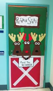 This cheery snowman is simple enough for any teacher to create. 45 Amazing Ideas For Winter And Holiday Classroom Doors