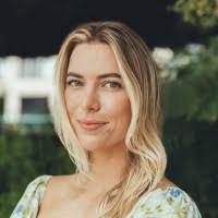 Elizabeth Mefford's Instagram, Twitter & Facebook