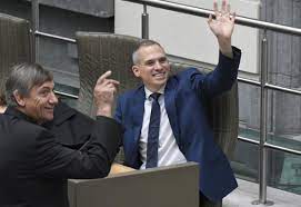 Hij gaf de cijfers effectief niet, waarop de oppositie protesteerde en jambon hen onder meer toesneerde da gade gij nie bepalen (dat ga jij niet bepalen). Vlaamse Regering Lijkt Het Noorden Nu Al Kwijt De Standaard Mobile
