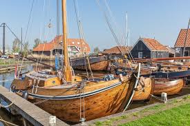 Gratis de nieuwste woningen in je mailbox. Historische Fischereifahrzeuge Verankert Im Niederlandischen Fischerdorf Workum Des Hafens Redaktionelles Foto Bild Von Transport Boote 115442116