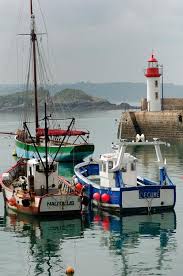 Une Jolie Photo De Port Inspiration La Promesse De L Ocean Le Roman De Francoise Bourdin Https Www Pocket Fr Bateaux De Peche Peinture Bateau Bretagne