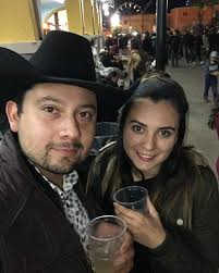 Hubo alguien que nombró un día para festejar una fecha en el calendario,  pero no tomo en cuenta la magnitud del trabajo que desempeñan en nuestra  vidas, gracias a cada una de