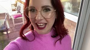 Dying my hair with L'Oréal casting creme gloss 460 cherry red before and  after results