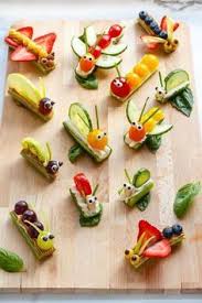 Comment Creer De Mignons Insectes Avec Des Legumes Et Des Fruits En 2020 Avec Images Nourriture Amusante Fruits Et Legumes Repas Bebe