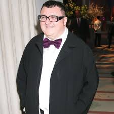 He was the creative director of lanvin in paris from 2001 until 2015, after having done stints at a number of other fashion houses, including geoffrey beene, guy laroche, and yves saint laurent. Alber Elbaz Mode Braucht Mangel Gala De