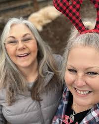 Dara Martin's Instagram, Twitter & Facebook