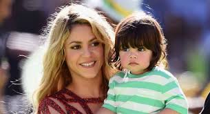 Y cuando sientes que puedes ser tú, sólo piensas en un par de canciones para dedicar a mi novio en ingles, o quizá otras más. Canciones Para Padres Madres E Hijos The One Thing De Shakira Gestionando Hijos