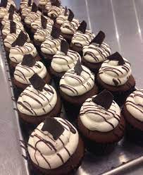 Pin By Ali Spiga On Cupcakes Bakery Cakes Carlos Bakery Cakes Cupcake Cakes
