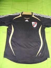 Descubrí la mejor forma de comprar online. Venta Buzo Arquero River En Stock