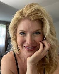 Laurie Middleton's Instagram, Twitter & Facebook