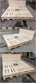 Grab This Wood Pallet Reusing Idea Where The Amazing Formation Work Of The Bed Frame Has Been Done That Simply Turn Out To Give Away The Catchier Effects As You En 2020