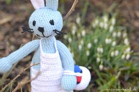 Frei und kostenpflichtig, englisch und deutsch. Osterhase Hakeln Mamahoch2