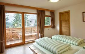 Disponiamo di due appartamenti, nuovi e completamente arredati in stile tirolese. Appartamenti San Cassiano Alta Badia Ciasa Declara Nelle Dolomiti