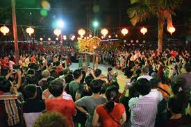 Celebrating the colourful event of the full moon festival also known as chap goh mei at bau town,sarawak.chap goh mei means. Tasik Taman Jaya Lights Up As Thousands Join In Chap Goh Meh Festival Citizens Journal Malaysia