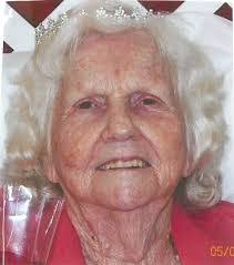 Martha Drew's Instagram, Twitter & Facebook