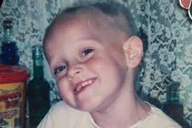 Beautiful hairstylist with alopecia reveals bald head for first time in 20  years after lifetime of bullying