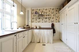 Ini mengambil kira corak kerja untuk menterjemahkan ruang dapur lebih berorganisasi, pragmatik, praktikal dan tentunya berkarakter! Multifungsi Dan Efisien Berikut 6 Inspirasi Rak Kabinet Dapur Yang Wajib Anda Tahu