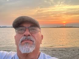 Ortho clinic was buzzing today and so were our buzzy bee! Naturally opening  conversations about cast removal and how buzzy can help was a great success  in the playroom!