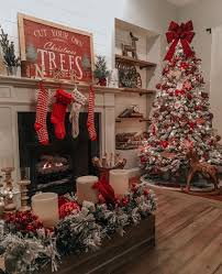 Pin By Michelle George On Christmas Traditional Christmas Decorations Christmas Mantel Decorations Christmas Crafts Decorations