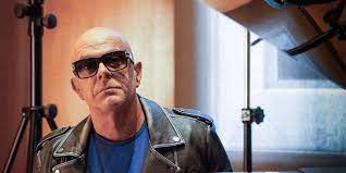 Join to listen to great radio shows, dj mix sets and podcasts. Pedro Abrunhosa Os Politicos Deveriam Ter Uma Remuneracao Mais Digna Entrevista Publico