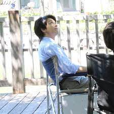 連続テレビ小説 半分 青い さんはinstagramを利用しています 撮影の合間に 猫と遊ぶ中村倫也さん 半分青い 朝ドラ 中村倫也 スワイプしてみてね 猫の名前はミレーヌ nhk animal にもアザーカットあります 中村 倫也 倫也 中村