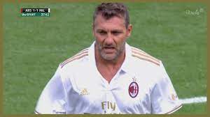 Christianvierimusicshow:booking@bobodj.it owner @bombeer.official bsc @bobosummercup bobotv @bobotvofficial www.twitch.tv/christianvieriofficial. Italian Legend Christian Vieri Return To Football In Game With Arsenal Legends Youtube