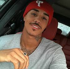 Horas antes, mc livinho preocupou os seus fãs ao postar um pedido de ajuda. Mc Livinho Facebook