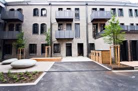 The fully equipped kitchen has a dishwasher, fridge, stove with oven and all. Urbanes Loft Style Living Im Stuttgarter Westen 3 5 Zimmer Loft Wohnung Durchdewald Immobilien