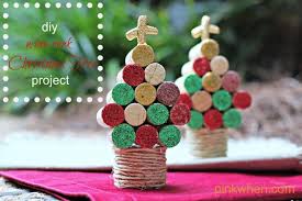 The diy wine cork christmas wreath can be perfect for your entrance door while the diy wine cork candle holder can make of your room a warm and pleasant environment. How To Make A Wine Cork Christmas Tree Pinkwhen