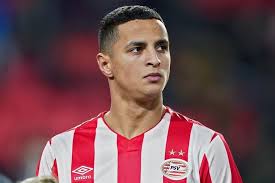 Psv midfielder mohamed ihattaren has been spotted at nice's training ground with his agent mino raiola after 'calling in sick' for his club. Psv Vreest Verdampte Miljoenen En Hoopt Nog Steeds Op Jawoord Ihattaren Voetbal International