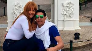 La députée flordelis dos santos, mère de 55 enfants, démise de ses fonctions après le meurtre de son mari au brésil flordelis dos santos a tenu à réagir avec vigueur à son exclusion du. Flordelis Dos Santos A Brazilian Deputy Arrested For Ordering Her Children To Kill Her Husband International