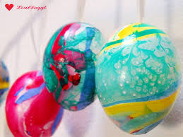 Ostereier badebombe badesalz geschenkidee ostern selber machen das perfekte geschenk für eine person finden jeder hat irgendwann in seinem leben einem anderen menschen ein geschenk gemacht. Anleitung Ostereier Marmorieren Mit Nagellack Lisibloggt