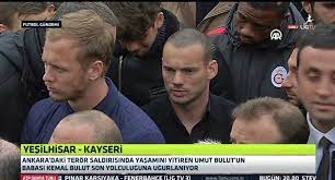 Profesyonel futbolcumuz umut bulut'un babası kemal bulut'un masum insanları hedef alan saldırıda hayatını kaybettiğini tarif edilemez bir üzüntüyle öğrenmiş bulunuyoruz. Umut Bulut Un Babasi Defnedildi