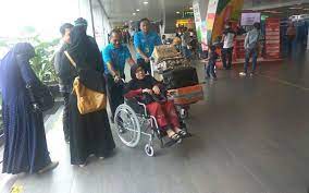 Bandara yang menjadi penghubung indonesia dengan negara lain dan penghubung antar wilayah di indonesia ini beroperasi 24 jam setiap hari. Ap Ii Sebar 538 Airport Helper Di Dua Bandara Internasional Media Korporasi Indonesia