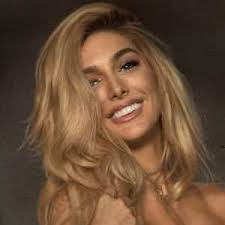 Lyna perez:bikini and lingerie model who has primarily risen to fame through the photo sharing app instagram, where she has accumulated more than 4.7. Lyna Perez Bio Family Trivia Famous Birthdays