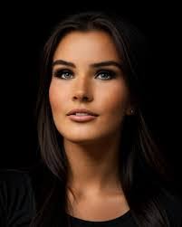 Anna Gaffney's Instagram, Twitter & Facebook