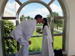 Considered as the tallest man in the Philippines, William Biscocho is a  member of The Church of Jesus Christ of Latter-Day Saints. He stands 7'9",  lives in Lipa City, Batangas and had