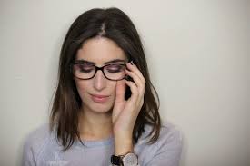 Mata minus merupakan penyakit mata yang sudah tidak asing lagi bagi kita. 5 Kesalahan Terbesar Yang Sering Orang Orang Bermata Minus Lakukan Pengen Sembuh Berubahlah