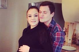 Beiträge über rocco stark von spasco. Dschungelcamp Tochterchen Rocco Stark Und Kim Debkowski Das Baby Ist Da Gala De