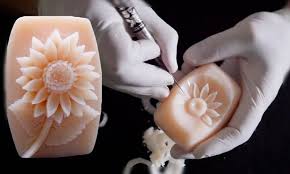 Karena selain dari bahan yang mudah didapat harganya juga sangat relatif murah serta mudah di bentuk terutama untuk sebuah kerajinan tangan. 21 Contoh Kerajinan Dari Sabun Batang Dan Cara Membuatnya