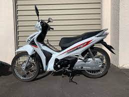 The feature list of wave125i includes engine check warning, pass switch, street riding modes and shutter lock in terms of safety. 2015 Honda Wave 125i Small Bike Stuff