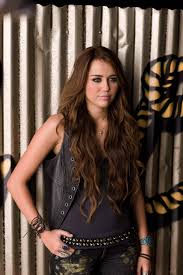 Pin By Akanksha Chaudhari On Make Up In 2020 Miley Cyrus Long Hair Miley Cyrus Hair Miley Cyrus Brown Hair