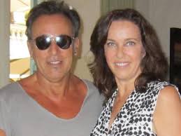 Certo, la carriera di francesco nuti è stata, da quegli anni 'rsquo;80 in poi, tutta un alternarsi di alti e bassi. Clarissa Burt Ecco Com E A 58 Anni La Musa Di Massimo Troisi Caffeina Magazine